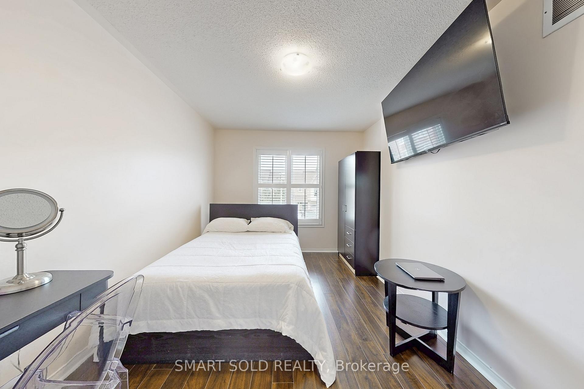 Photo 23 of 210 Kelso Crescent, Vaughan, Maple — HOMEH