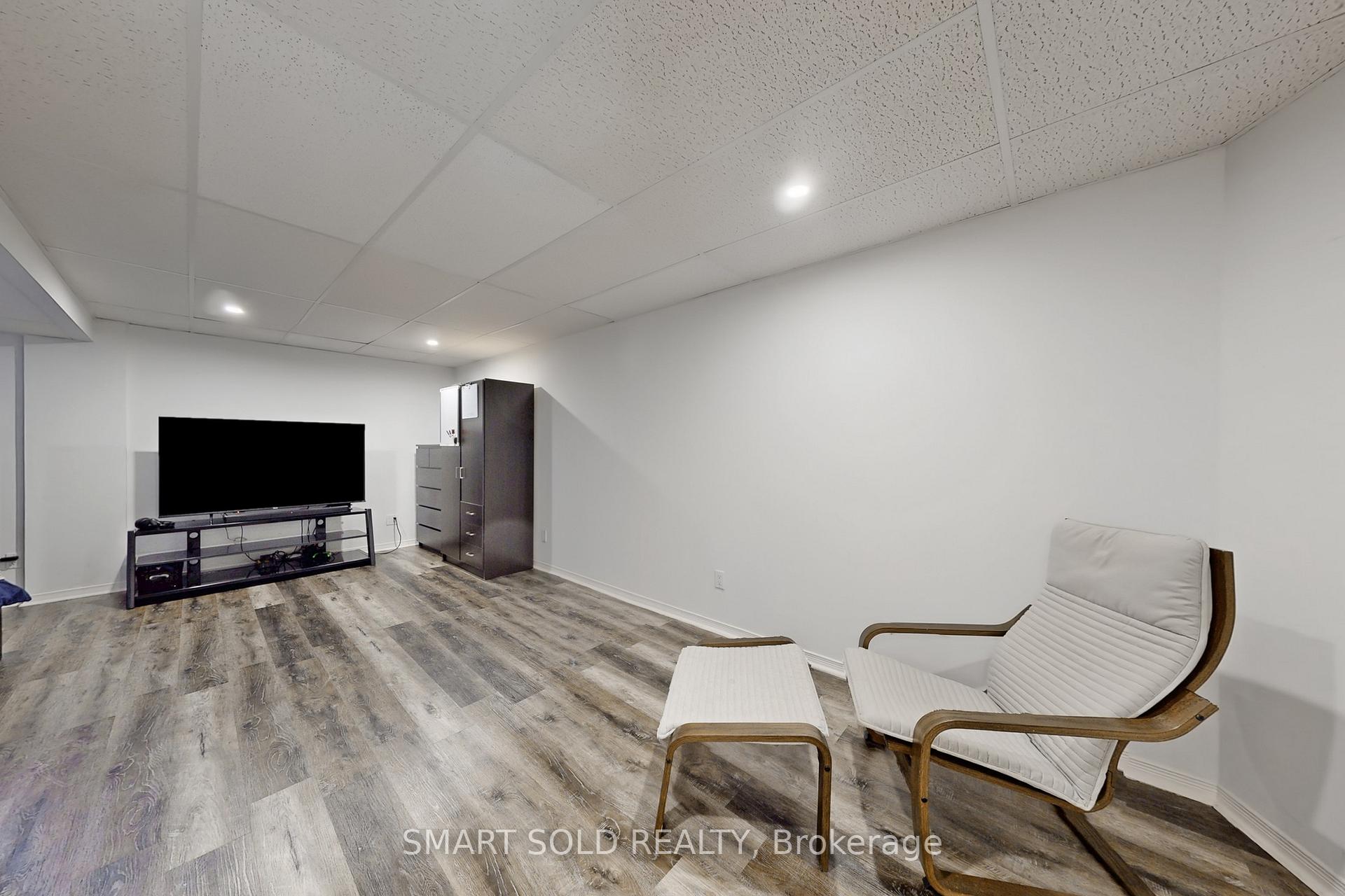 Photo 24 of 210 Kelso Crescent, Vaughan, Maple — HOMEH