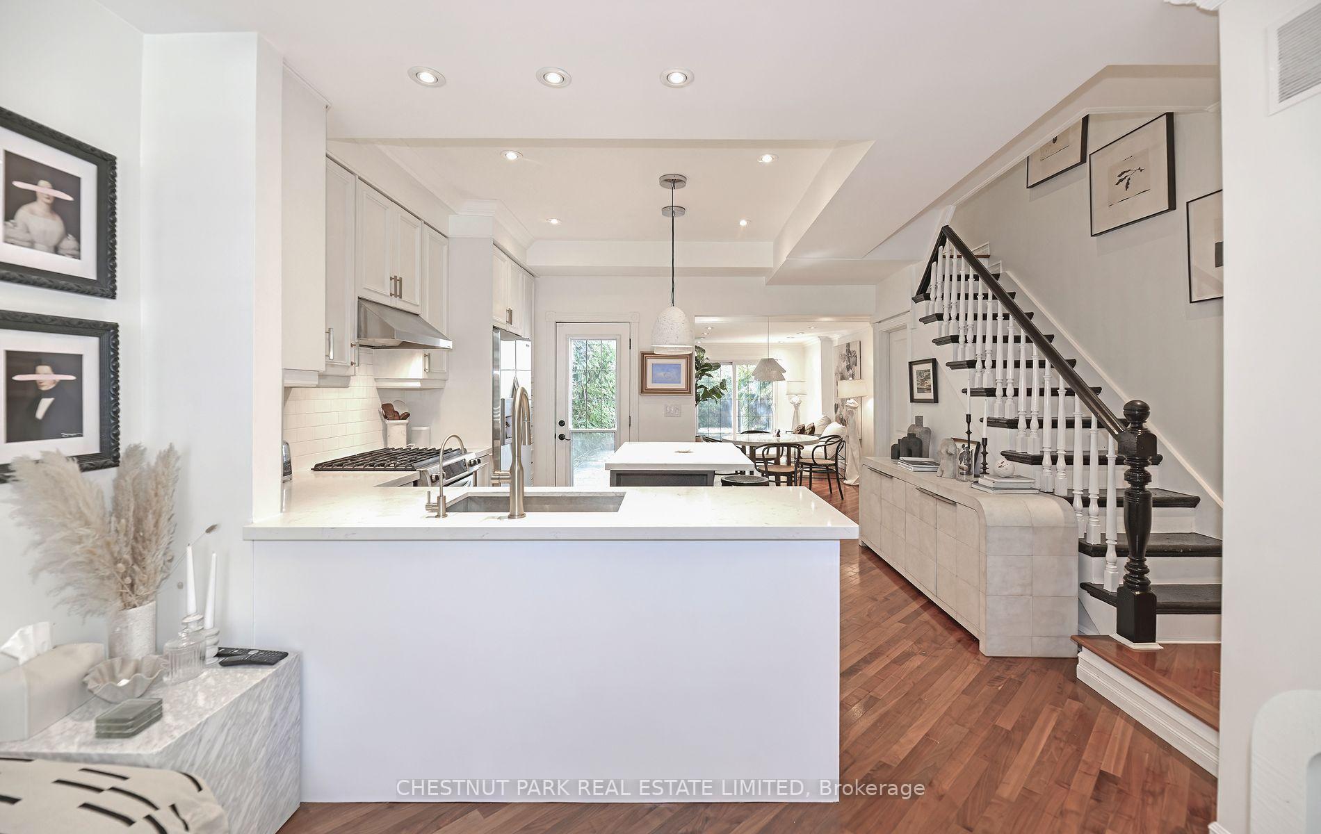 Photo 3 of 31 Birch Avenue, Toronto, Yonge-St. Clair — HOMEH