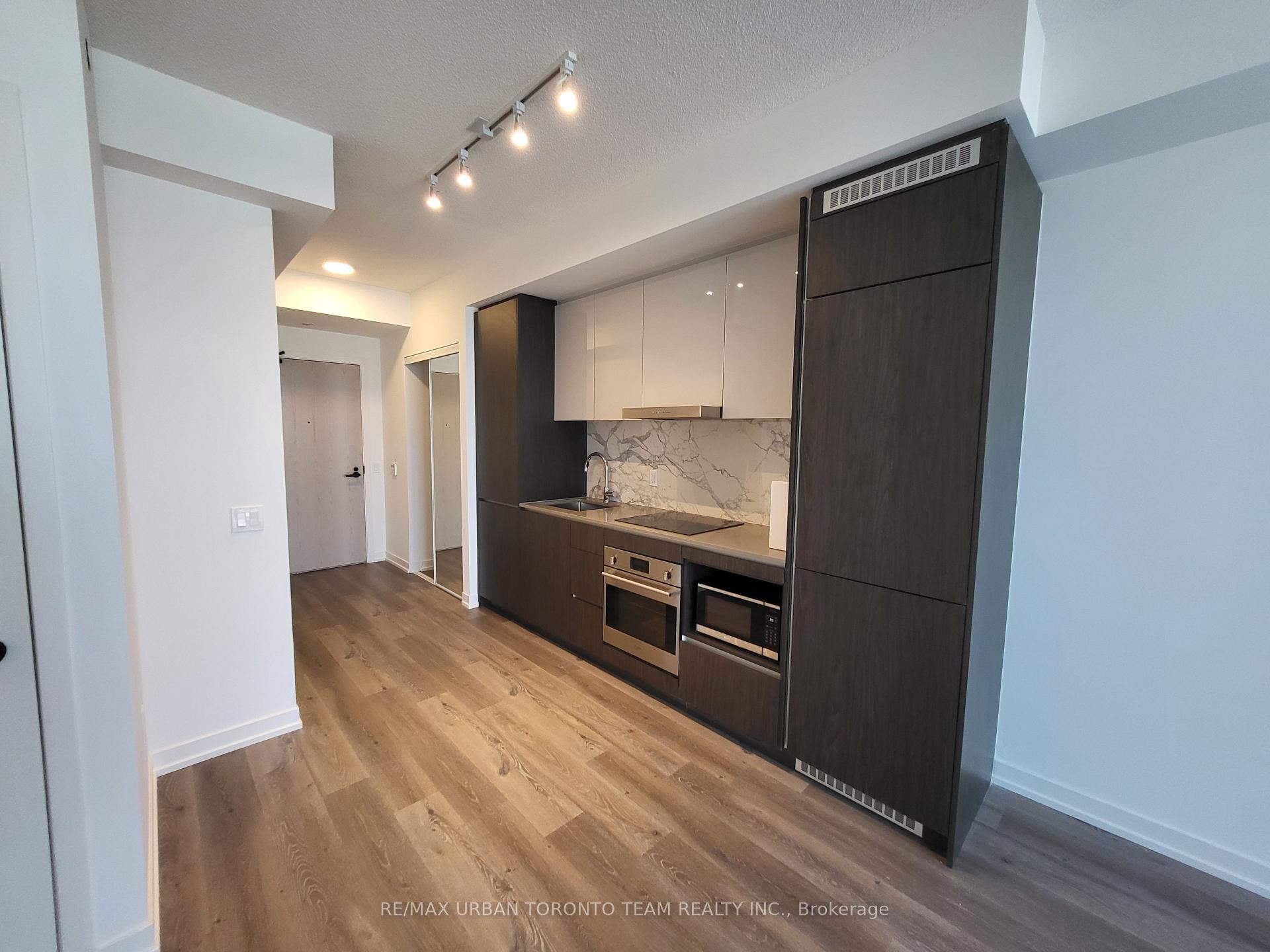 Photo 4 of Unit 1607, 28 Interchange Way, Vaughan, Vaughan Corporate Centre — HOMEH