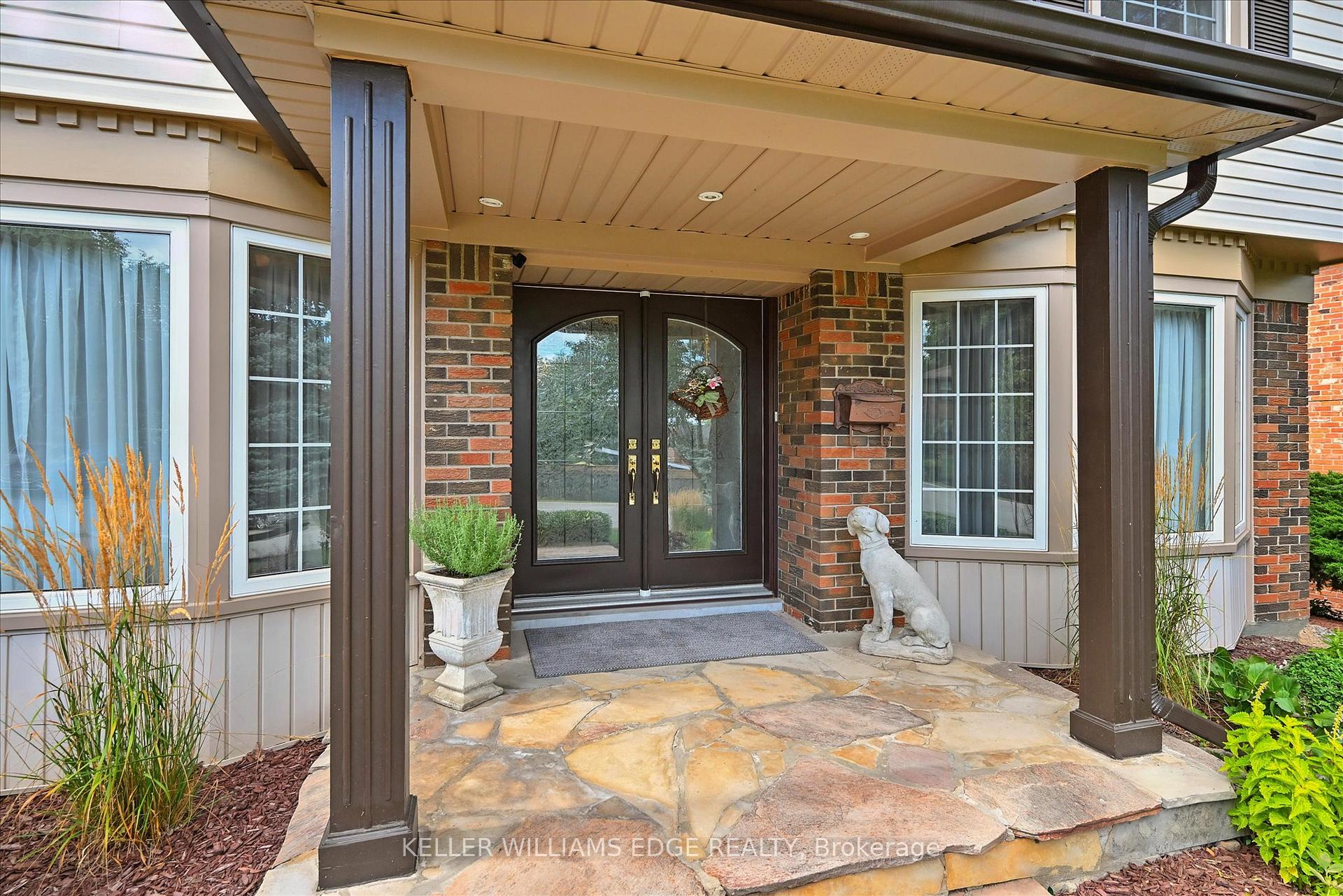 Photo 4 of 2105 Agincourt Crescent, Burlington, Tyandaga — HOMEH