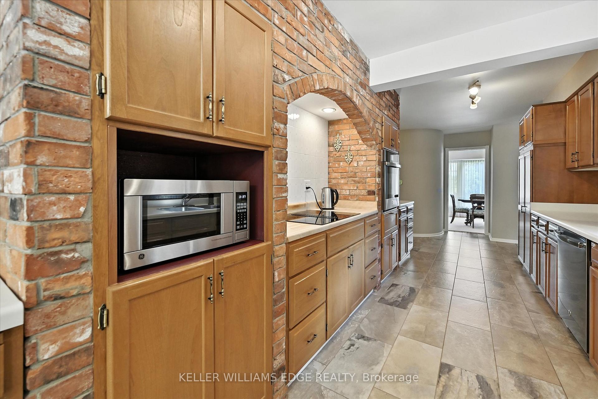 Photo 14 of 2105 Agincourt Crescent, Burlington, Tyandaga — HOMEH