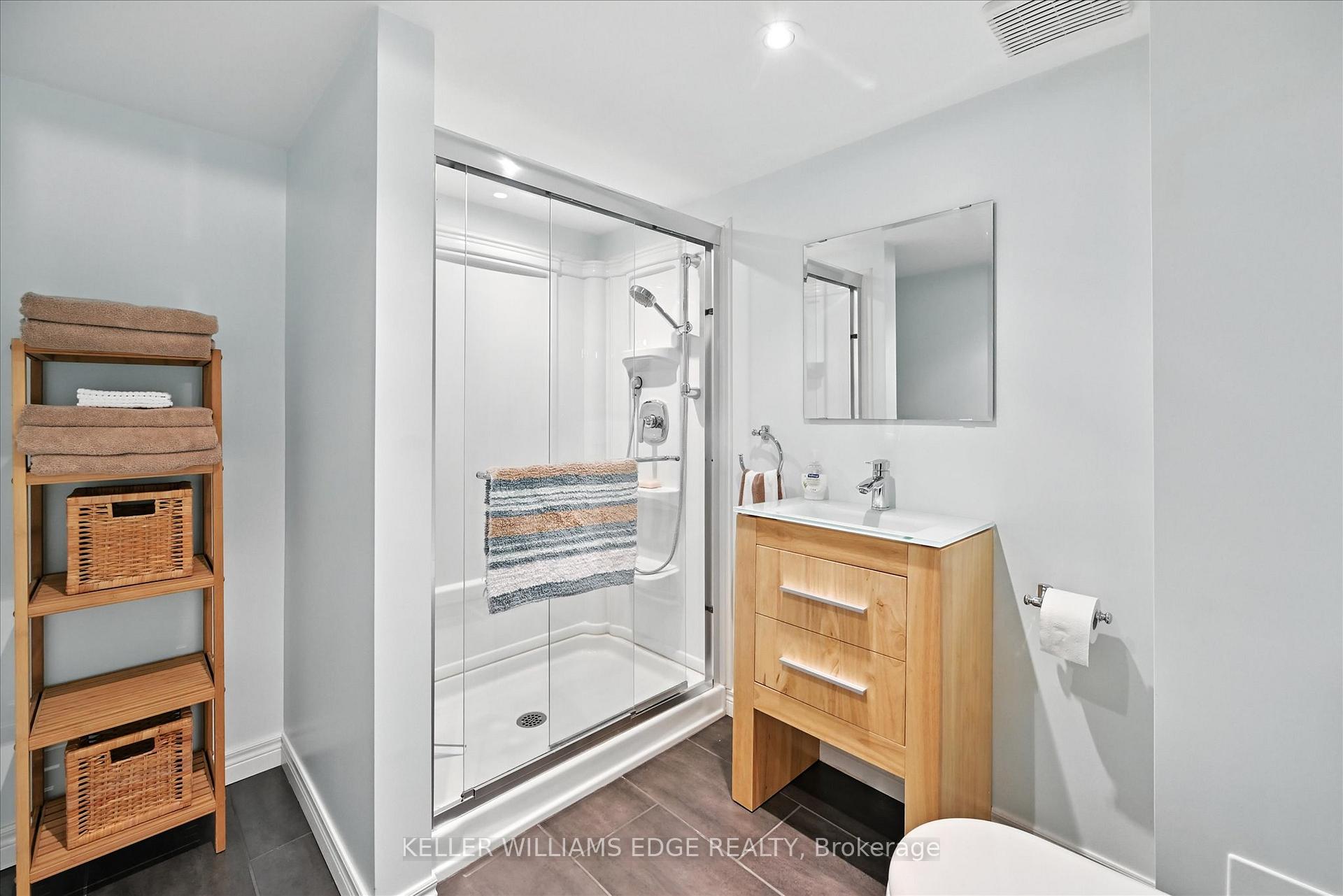 Photo 36 of 2105 Agincourt Crescent, Burlington, Tyandaga — HOMEH