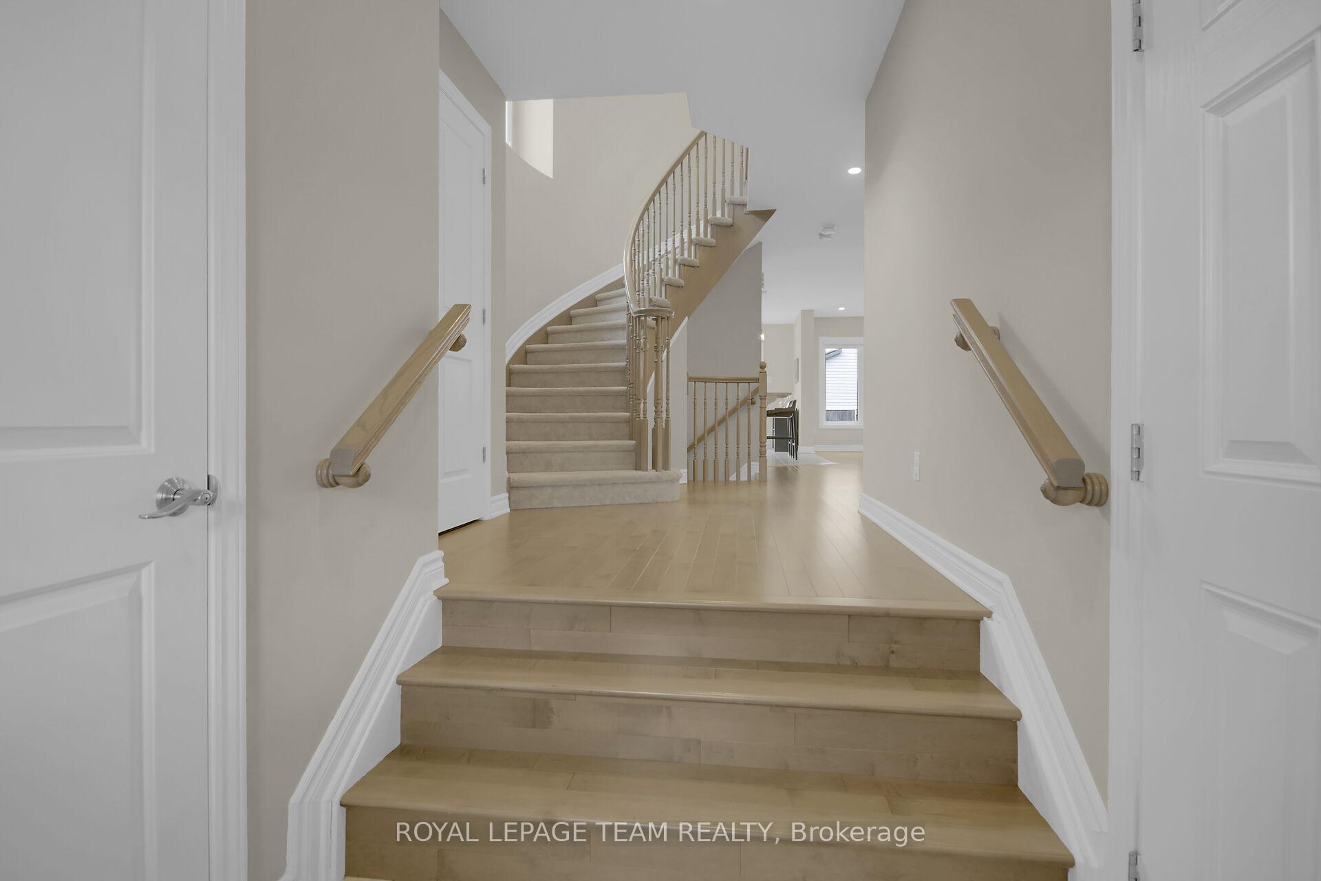 Photo 2 of 204 Clonrush Way, Ottawa, Kanata - Kanata Lakes/Heritage Hills — HOMEH