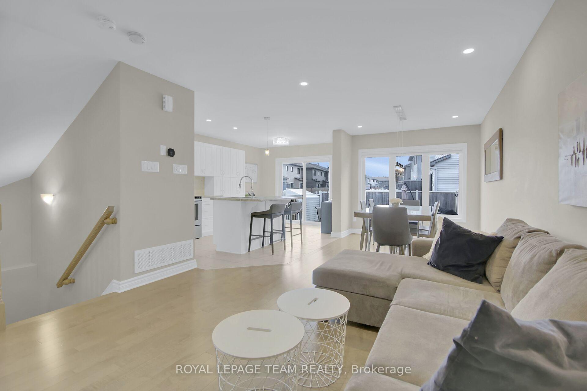 Photo 11 of 204 Clonrush Way, Ottawa, Kanata - Kanata Lakes/Heritage Hills — HOMEH