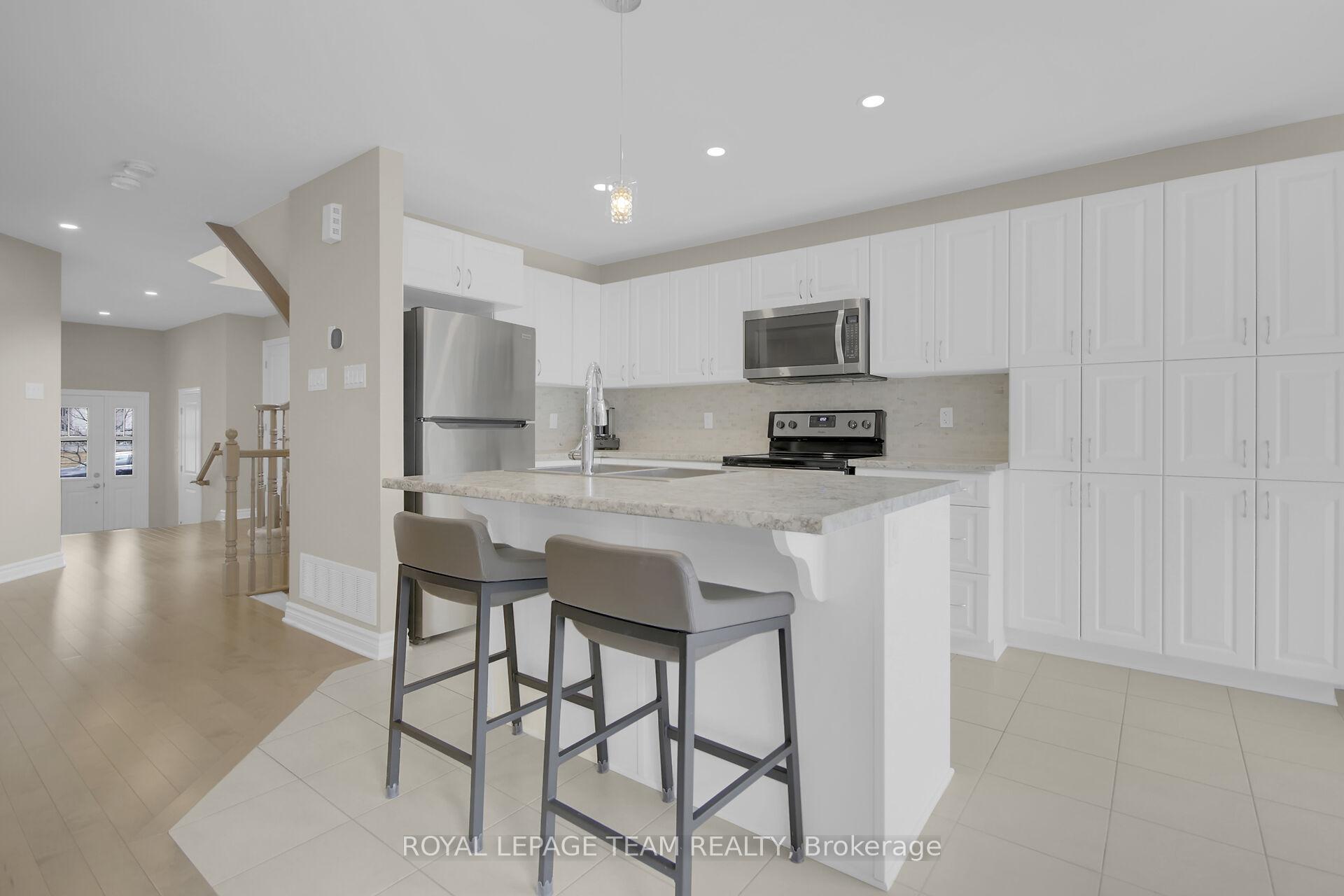 Photo 13 of 204 Clonrush Way, Ottawa, Kanata - Kanata Lakes/Heritage Hills — HOMEH