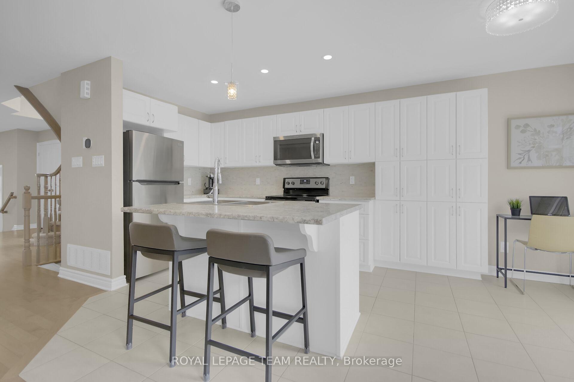 Photo 18 of 204 Clonrush Way, Ottawa, Kanata - Kanata Lakes/Heritage Hills — HOMEH