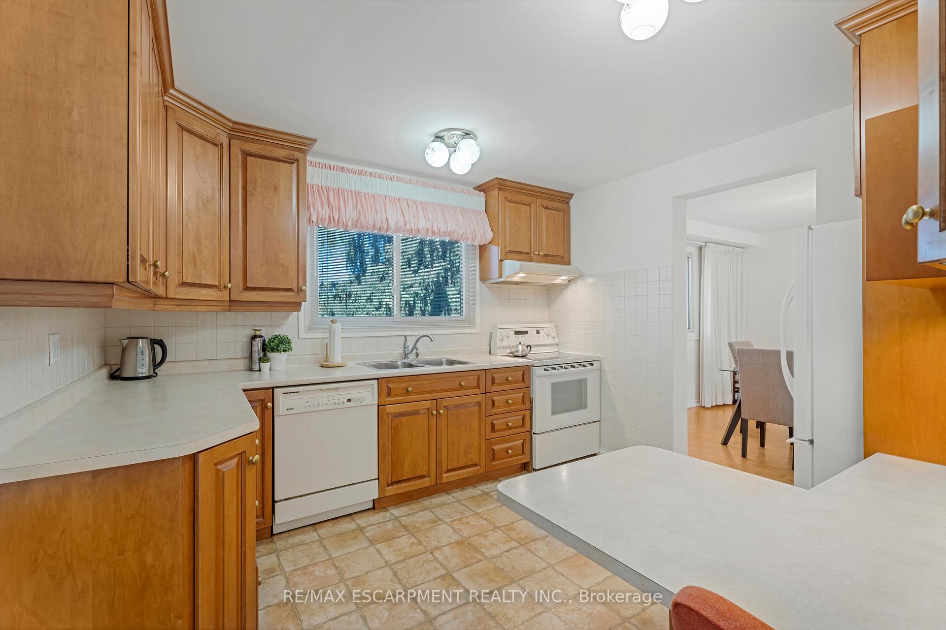 Photo 28 of 6 Memorial Avenue, Hamilton, Stoney Creek — HOMEH