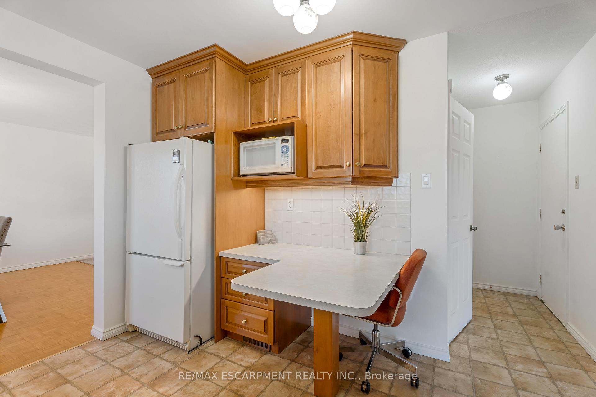 Photo 4 of 6 Memorial Avenue, Hamilton, Stoney Creek — HOMEH