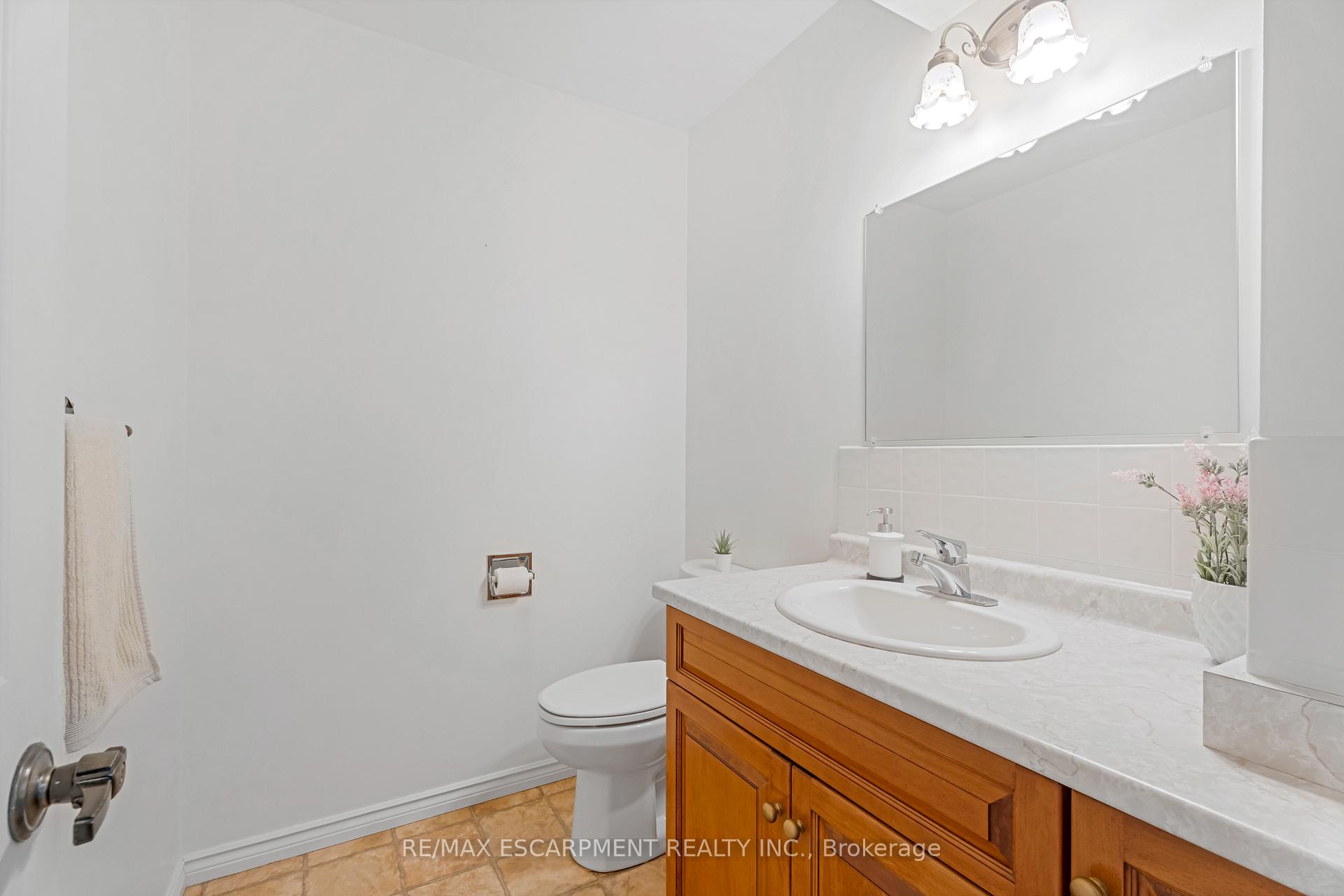 Photo 8 of 6 Memorial Avenue, Hamilton, Stoney Creek — HOMEH