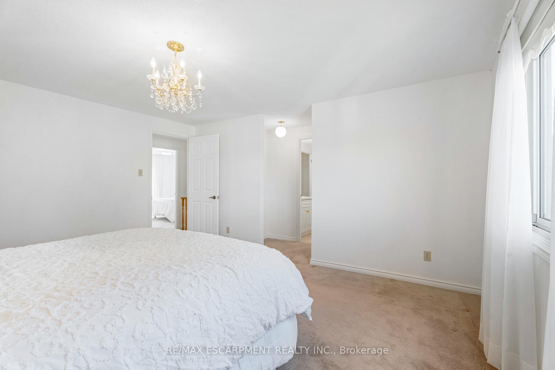 Photo 9 of 6 Memorial Avenue, Hamilton, Stoney Creek — HOMEH