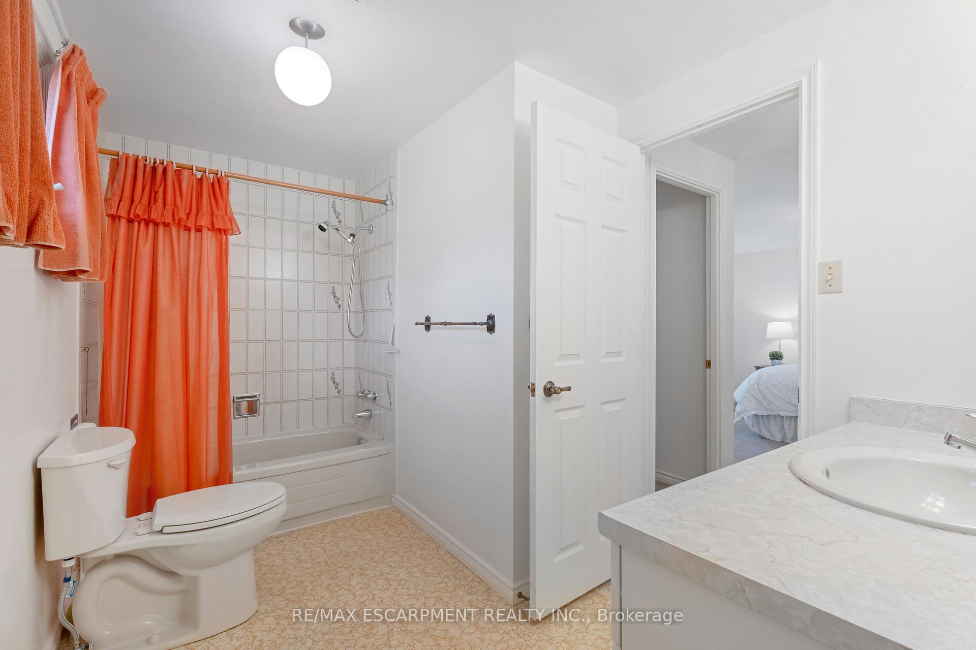 Photo 12 of 6 Memorial Avenue, Hamilton, Stoney Creek — HOMEH