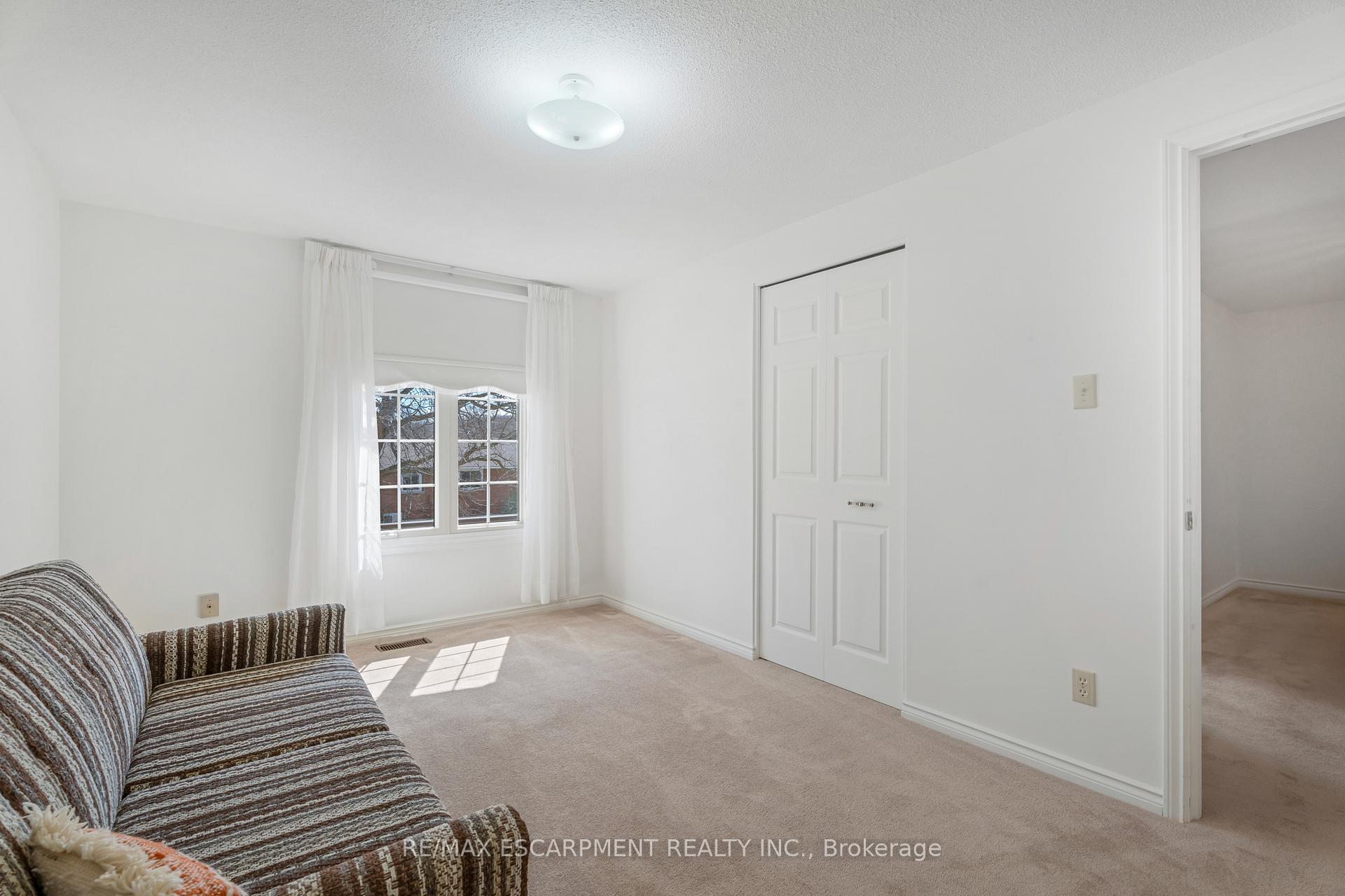 Photo 10 of 6 Memorial Avenue, Hamilton, Stoney Creek — HOMEH