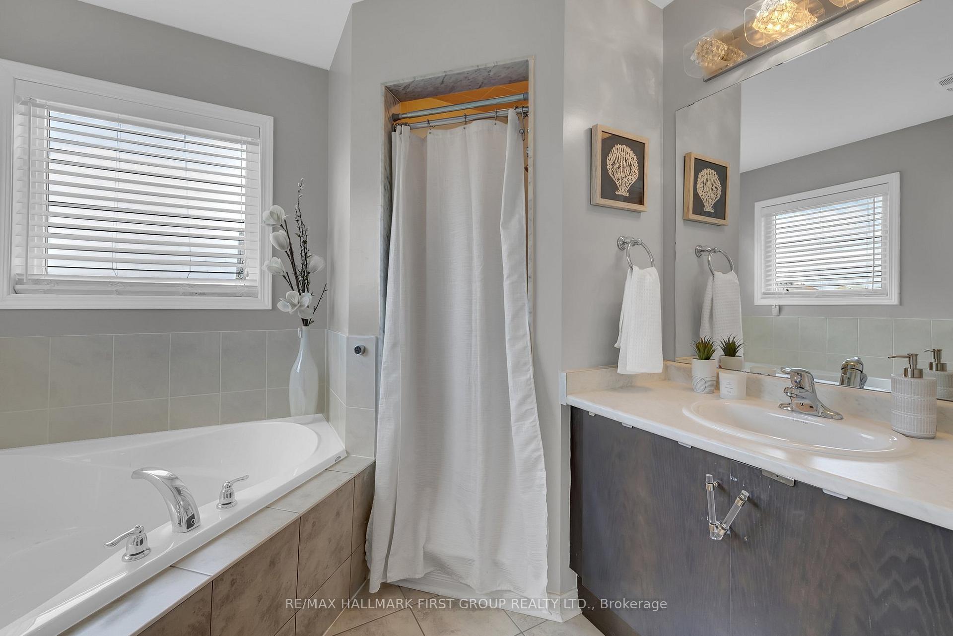 Photo 16 of 78 Richard Davies Crescent, Clarington, Bowmanville — HOMEH