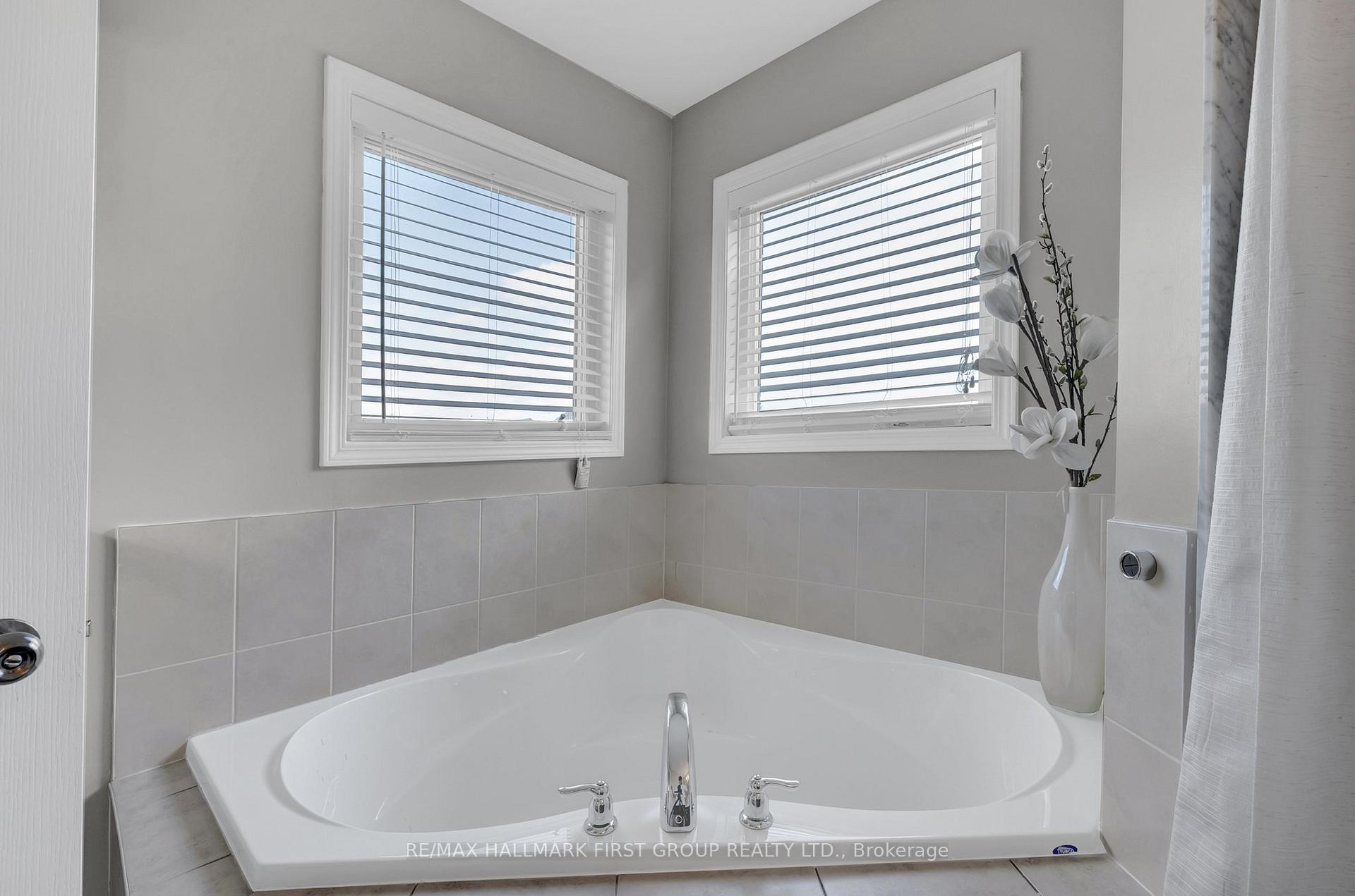 Photo 13 of 78 Richard Davies Crescent, Clarington, Bowmanville — HOMEH