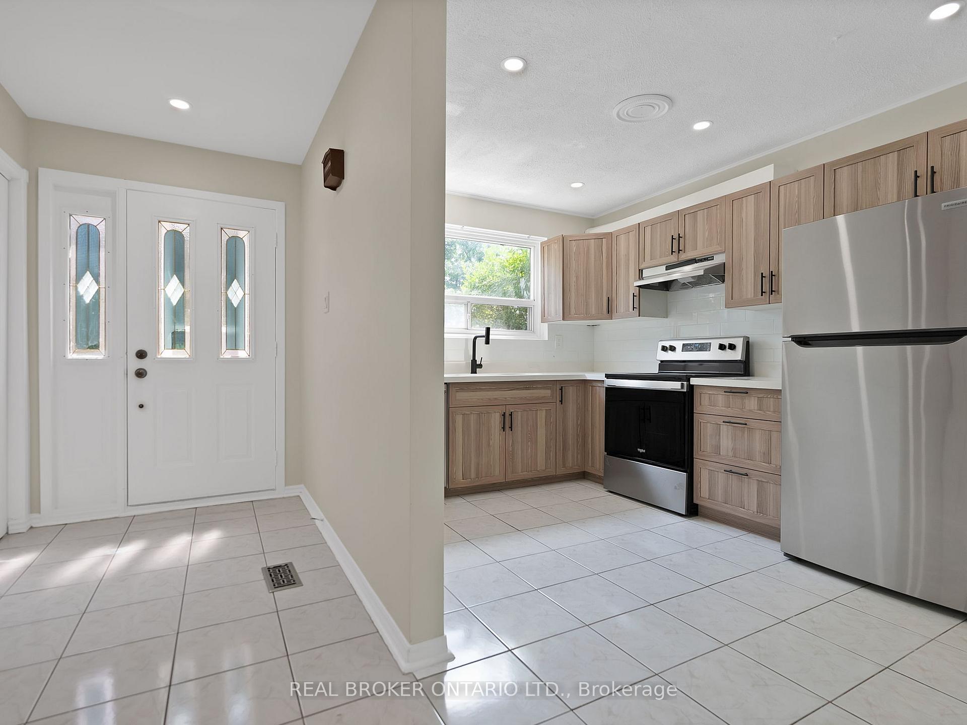 Photo 2 of 51 Newstead Crescent, Brampton, Madoc — HOMEH