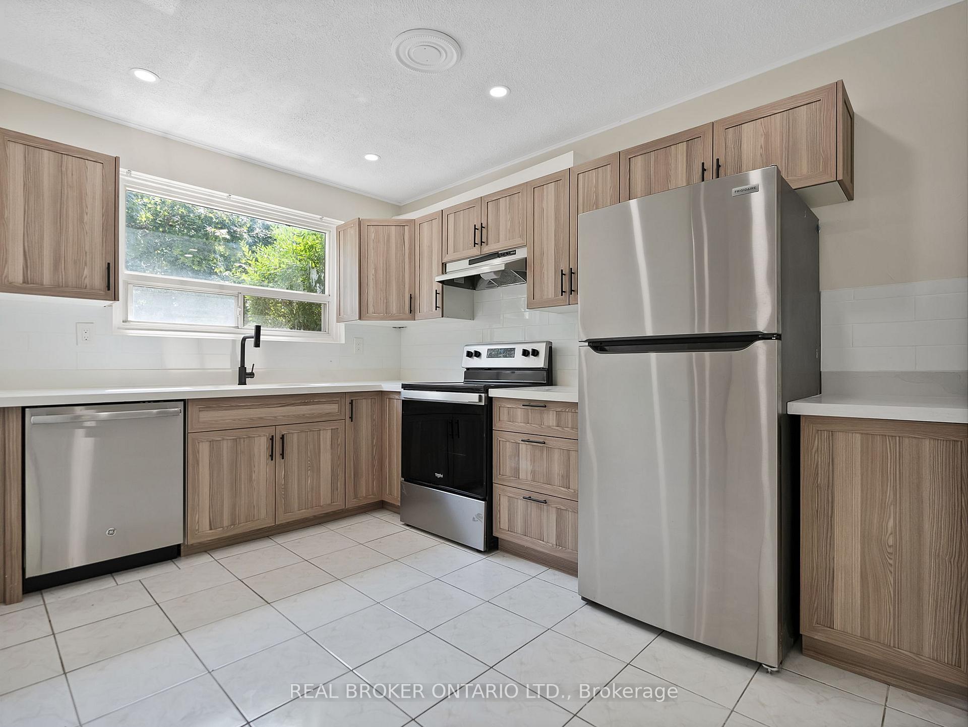 Photo 7 of 51 Newstead Crescent, Brampton, Madoc — HOMEH