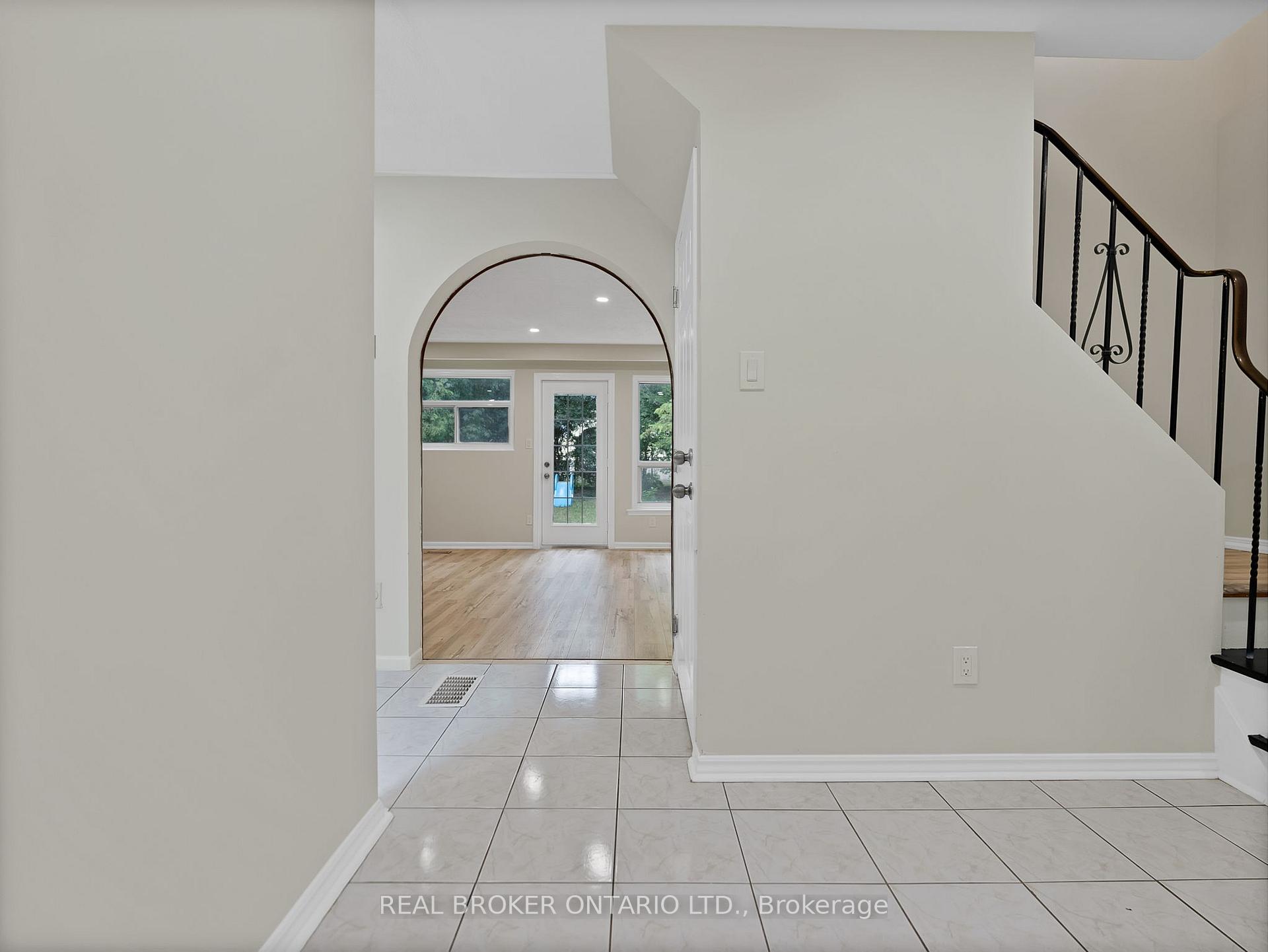 Photo 3 of 51 Newstead Crescent, Brampton, Madoc — HOMEH