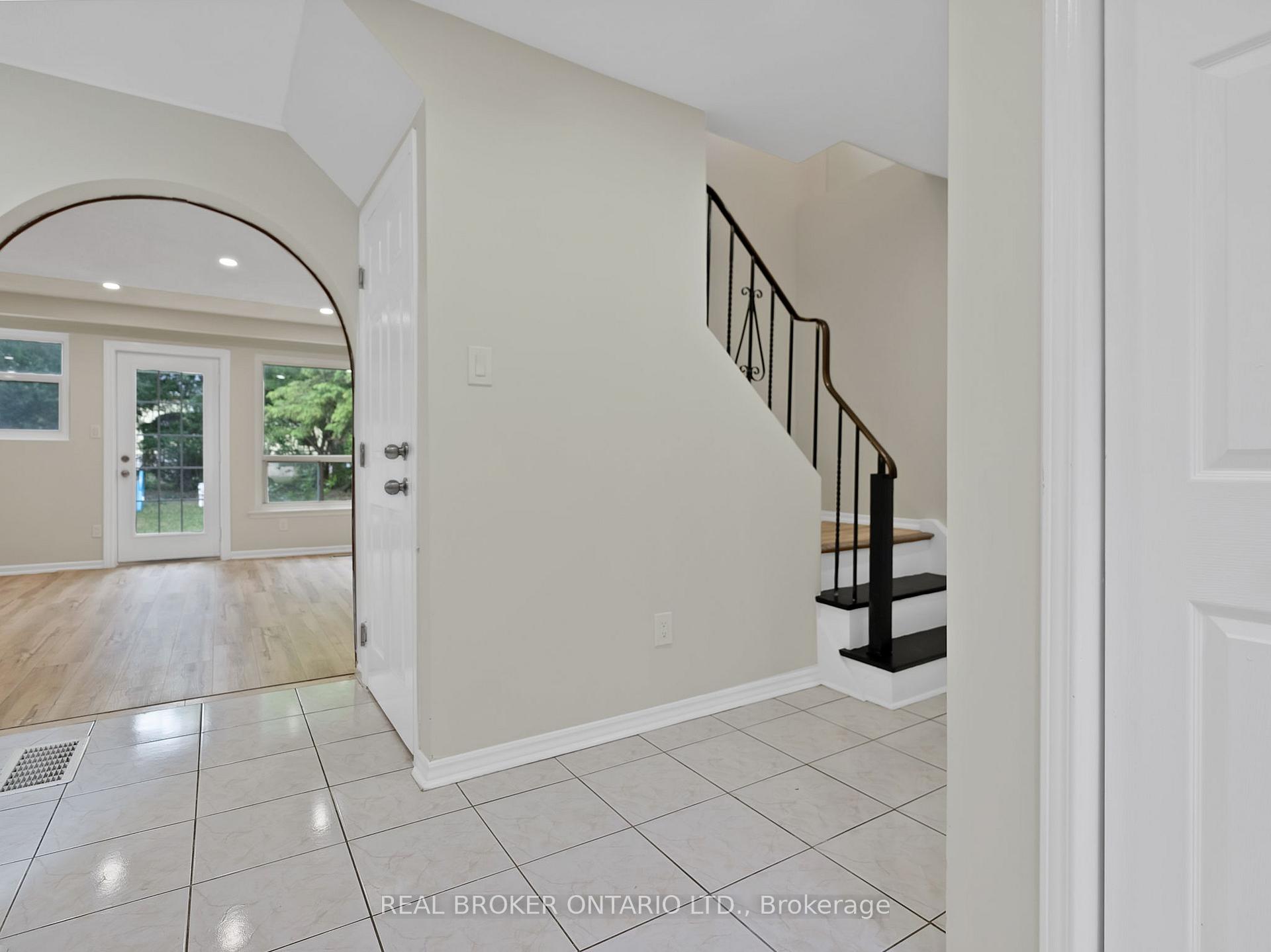 Photo 4 of 51 Newstead Crescent, Brampton, Madoc — HOMEH