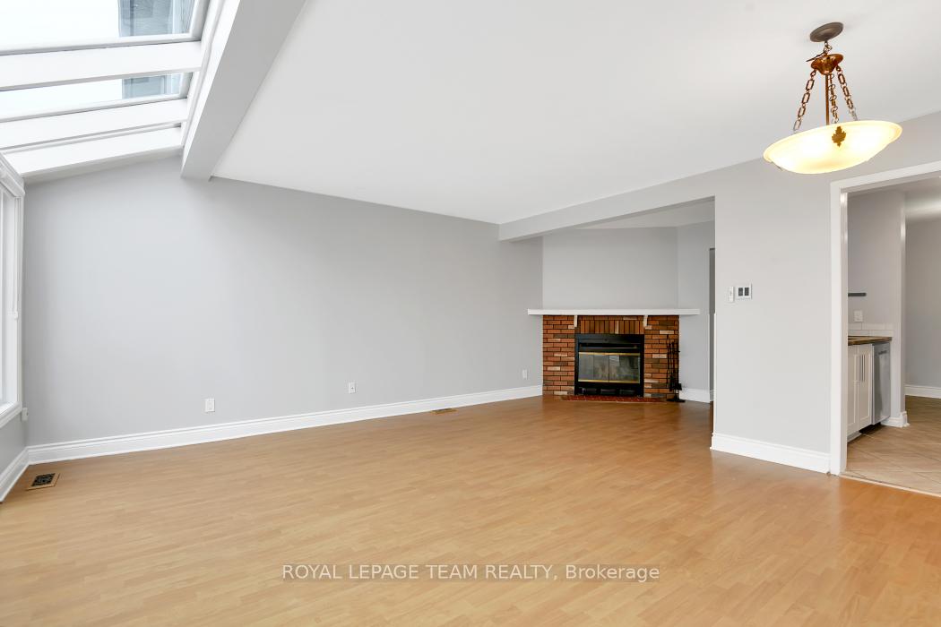 Photo 11 of 55 Hummingbird Crescent W, Ottawa, Barrhaven - Cedargrove/Fraserdale — HOMEH