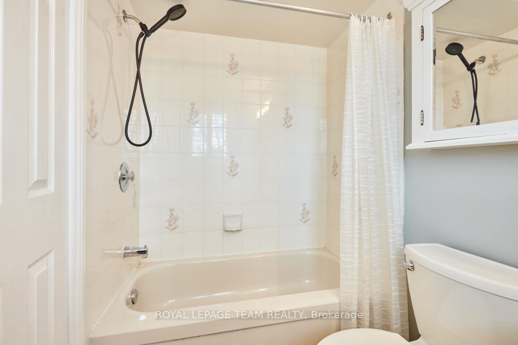 Photo 19 of 55 Hummingbird Crescent W, Ottawa, Barrhaven - Cedargrove/Fraserdale — HOMEH