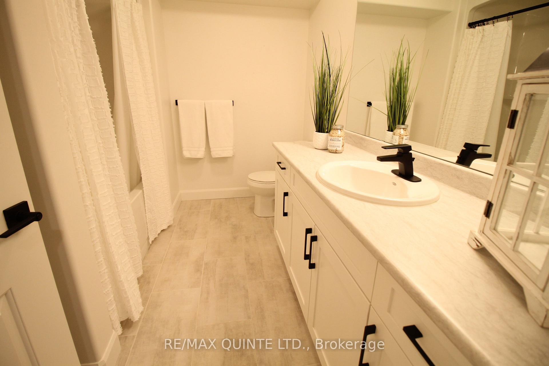 Photo 33 of 41 Covington Crescent, Belleville, Thurlow Ward — HOMEH