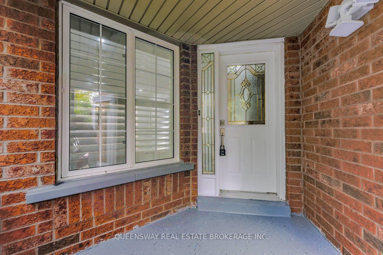 Photo 3 of 12 Dandelion Road, Brampton, Sandringham-Wellington — HOMEH