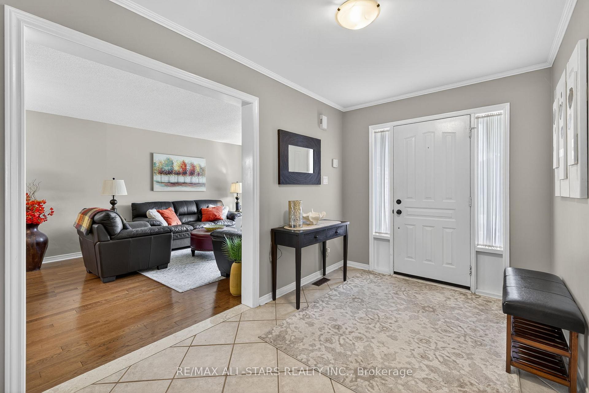 Photo 6 of 10 Castille Crescent, Georgina, Keswick South — HOMEH