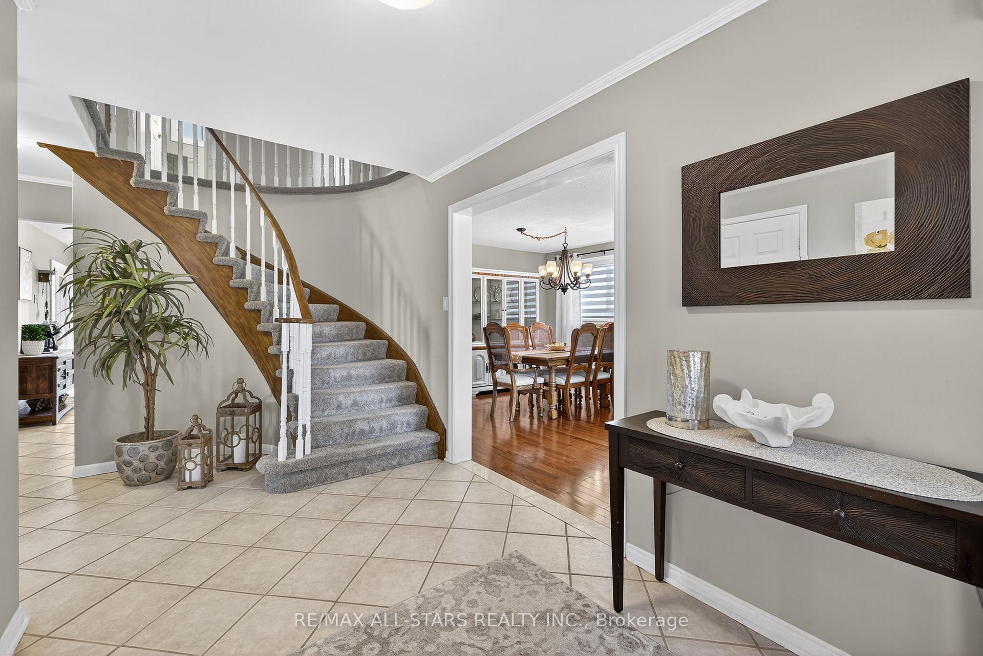 Photo 7 of 10 Castille Crescent, Georgina, Keswick South — HOMEH