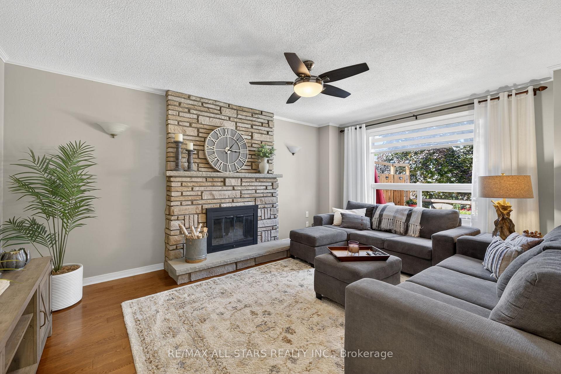 Photo 8 of 10 Castille Crescent, Georgina, Keswick South — HOMEH