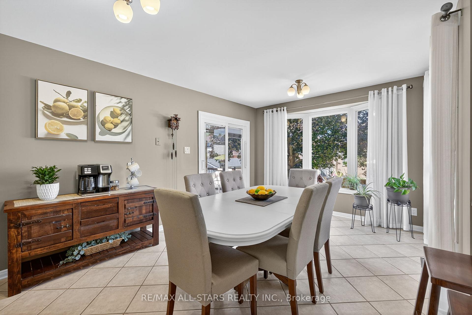 Photo 11 of 10 Castille Crescent, Georgina, Keswick South — HOMEH
