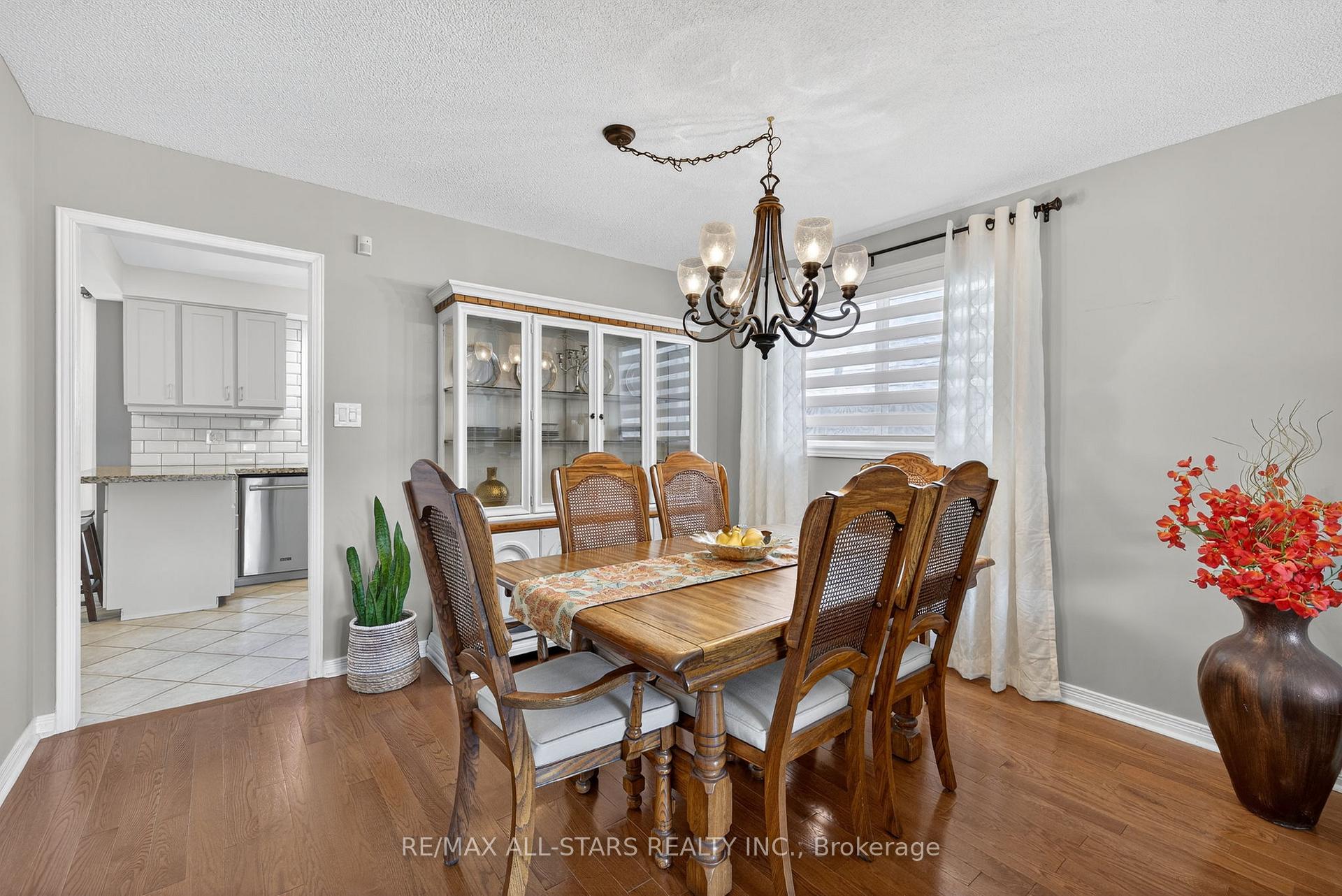 Photo 17 of 10 Castille Crescent, Georgina, Keswick South — HOMEH