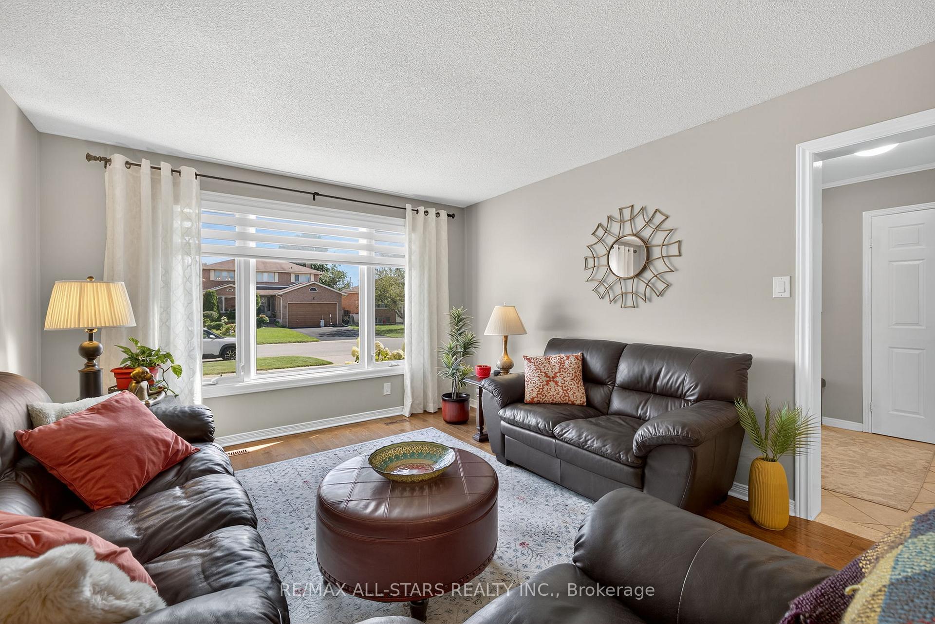 Photo 19 of 10 Castille Crescent, Georgina, Keswick South — HOMEH