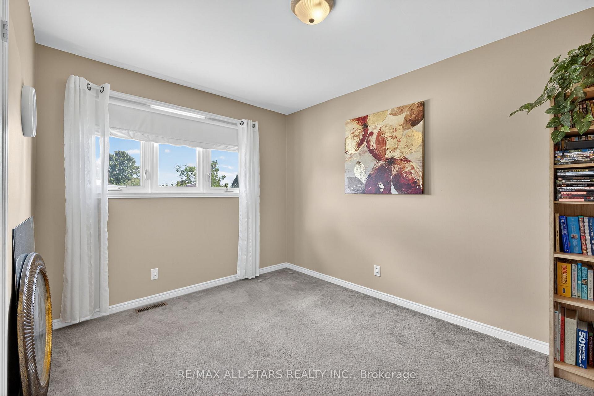 Photo 24 of 10 Castille Crescent, Georgina, Keswick South — HOMEH