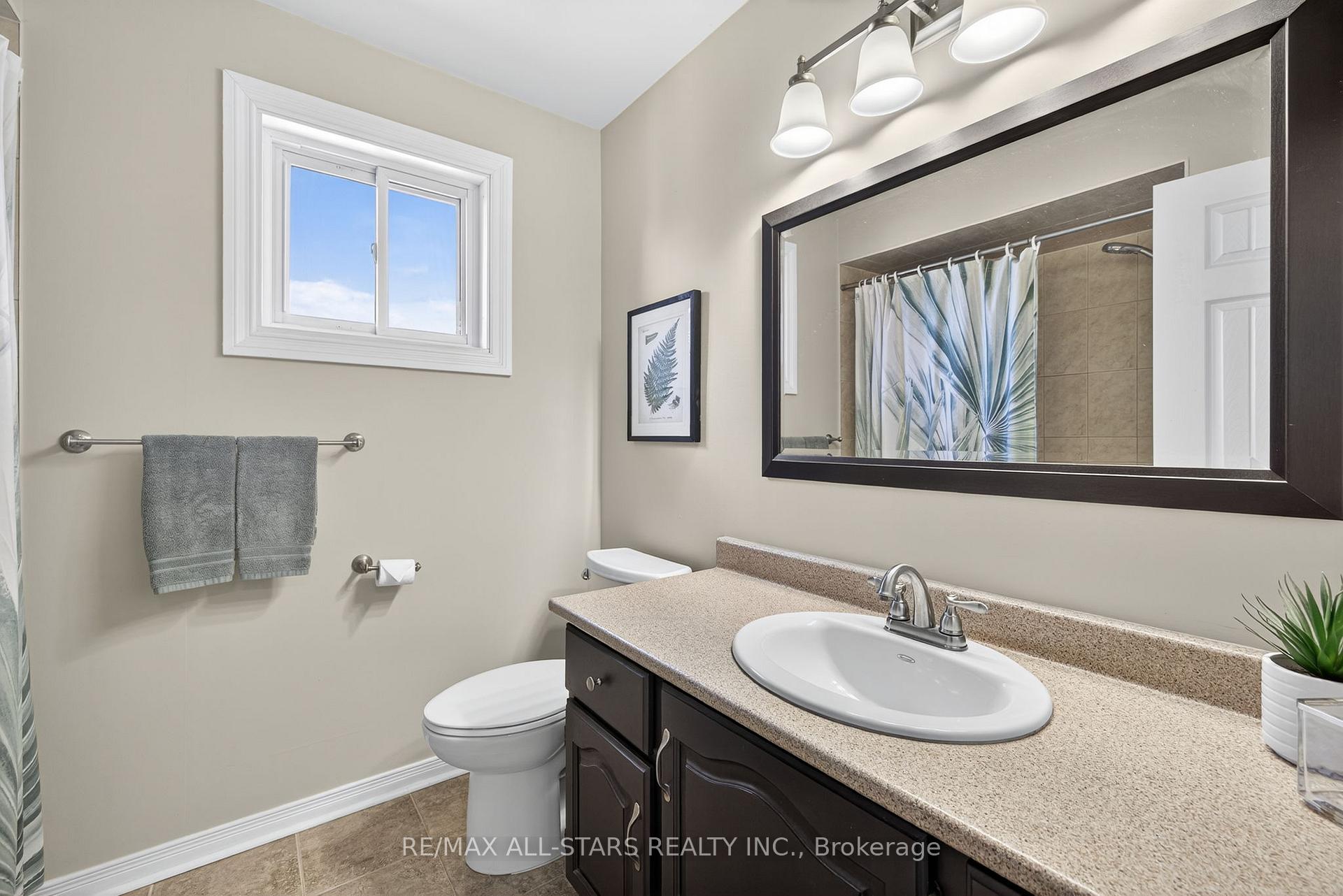Photo 26 of 10 Castille Crescent, Georgina, Keswick South — HOMEH