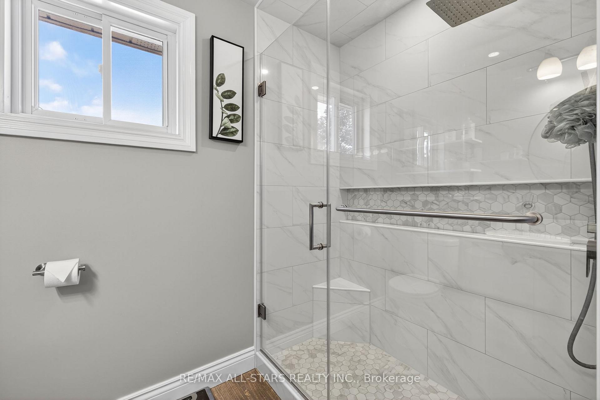 Photo 29 of 10 Castille Crescent, Georgina, Keswick South — HOMEH