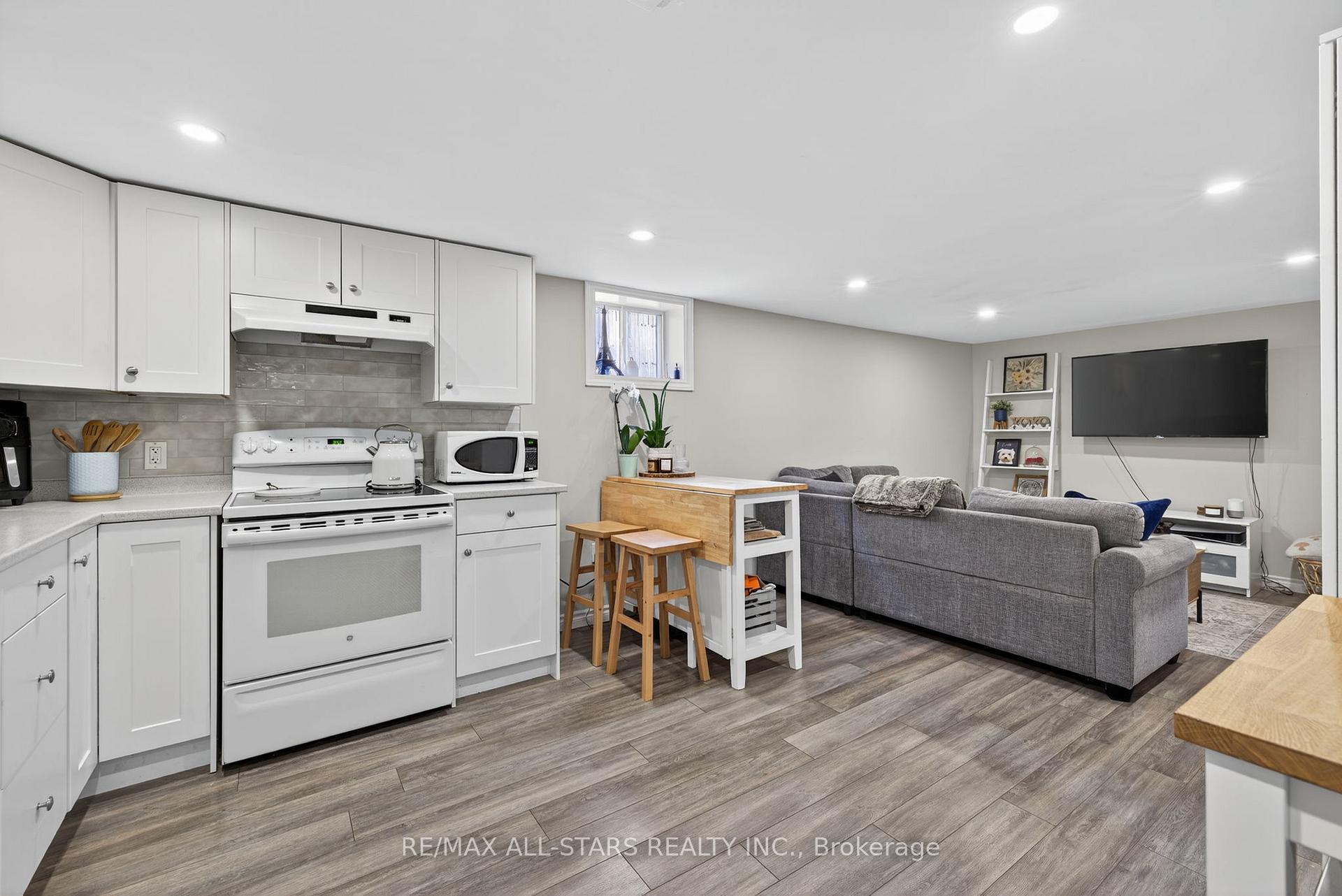 Photo 33 of 10 Castille Crescent, Georgina, Keswick South — HOMEH