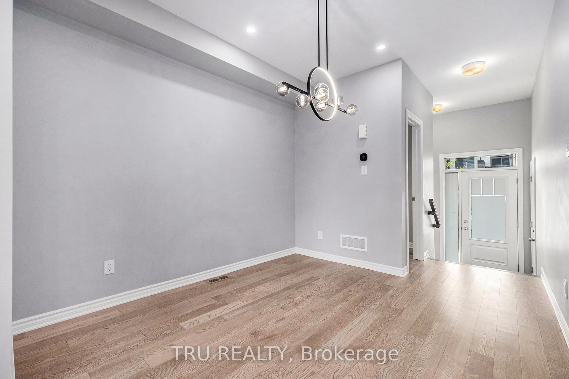 Photo 10 of 34 Lentago Avenue, Ottawa, Barrhaven - Half Moon Bay — HOMEH