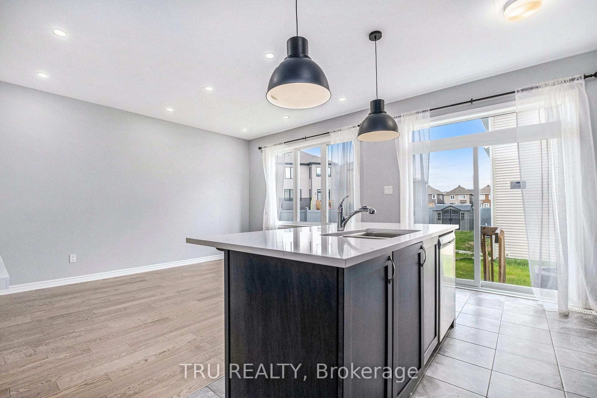 Photo 14 of 34 Lentago Avenue, Ottawa, Barrhaven - Half Moon Bay — HOMEH