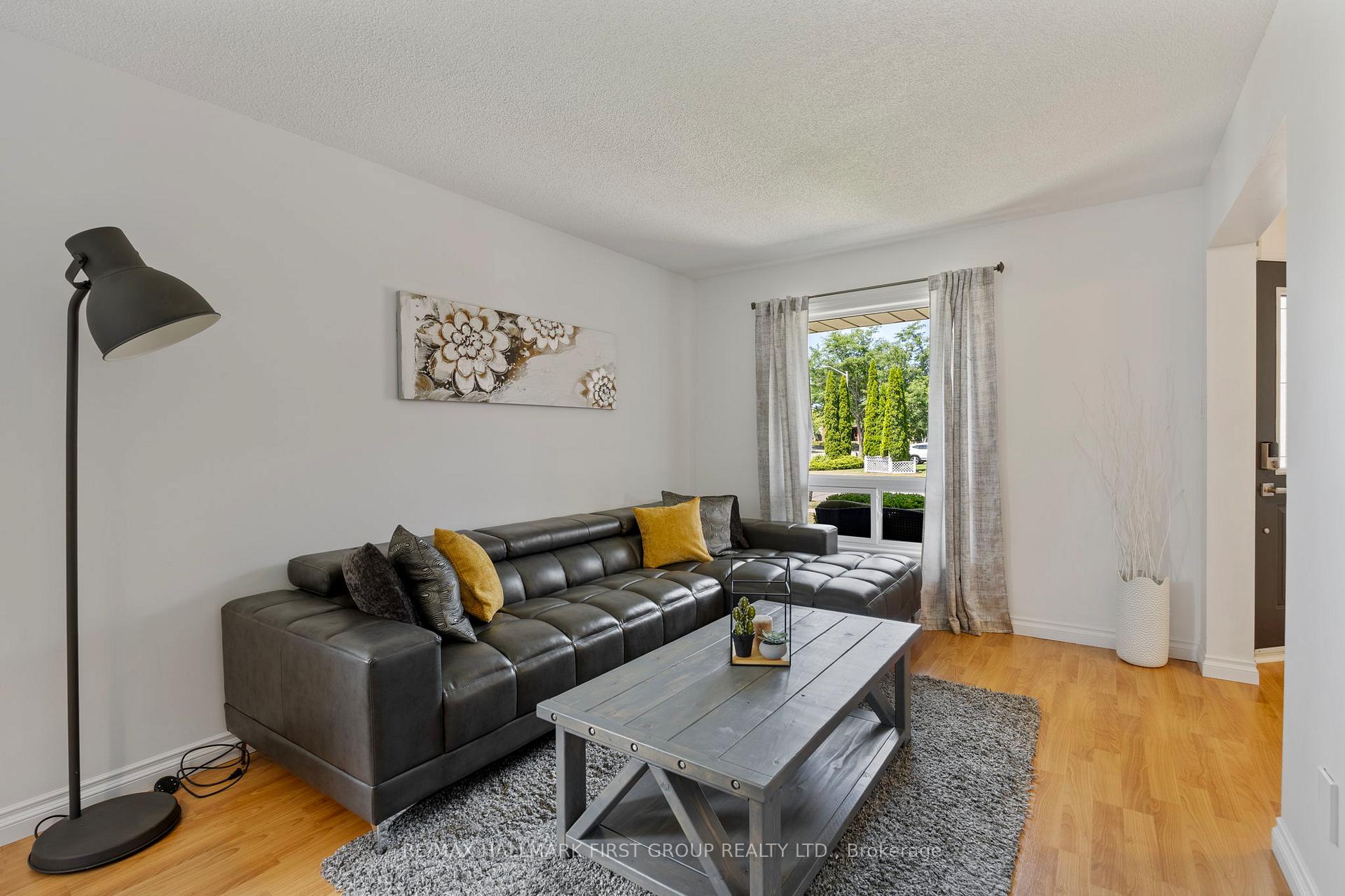 Photo 9 of 111 Clayton Crescent, Clarington, Bowmanville — HOMEH