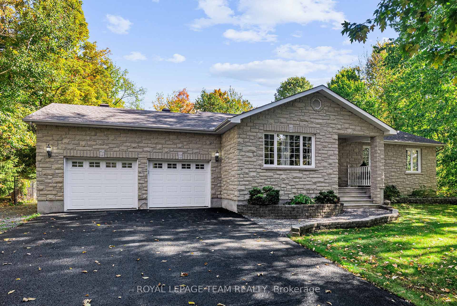 Photo 2 of 3309 Wild Cherry Drive, Ottawa, Osgoode — HOMEH