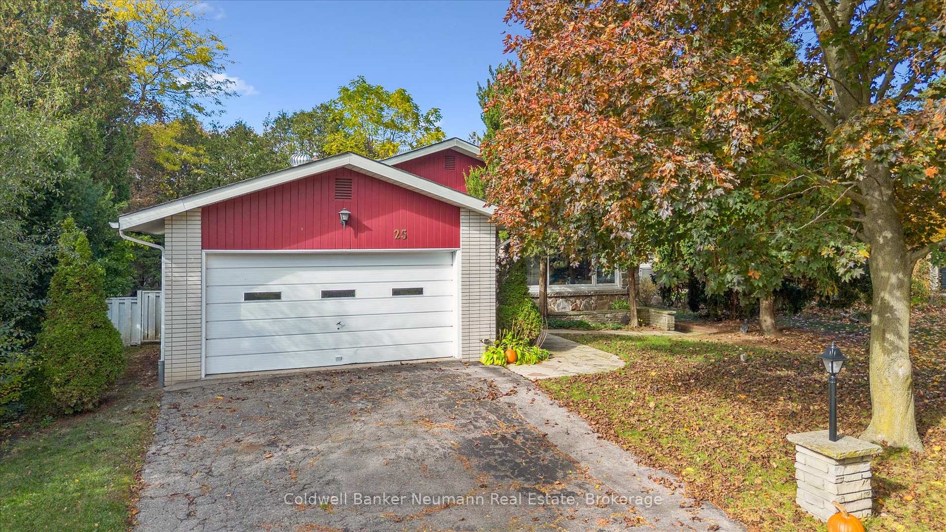 Photo 3 of 25 Oak Street, Guelph, Kortright West — HOMEH