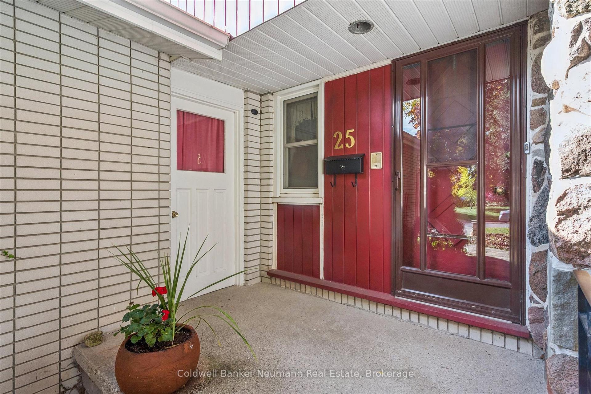 Photo 6 of 25 Oak Street, Guelph, Kortright West — HOMEH