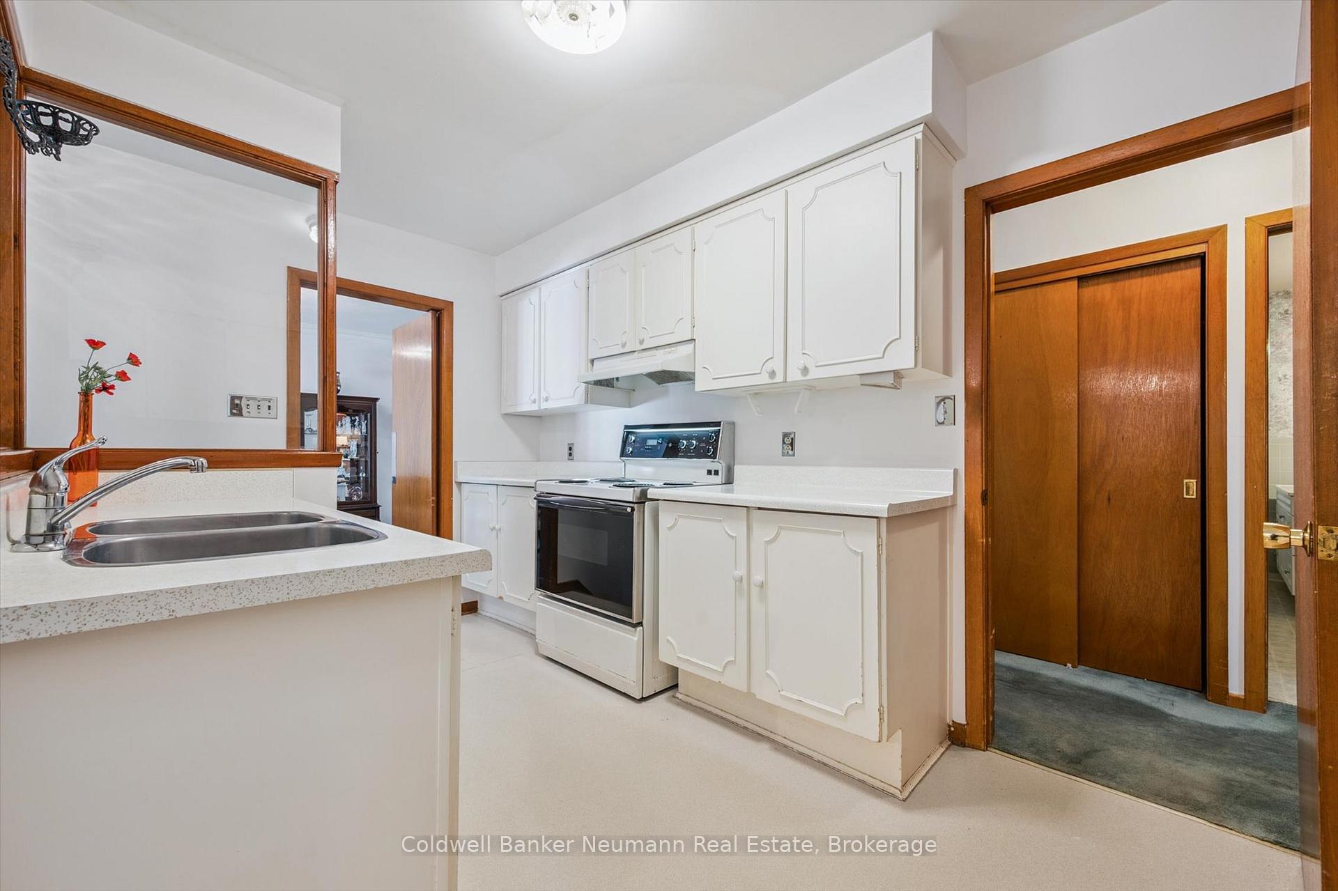 Photo 20 of 25 Oak Street, Guelph, Kortright West — HOMEH