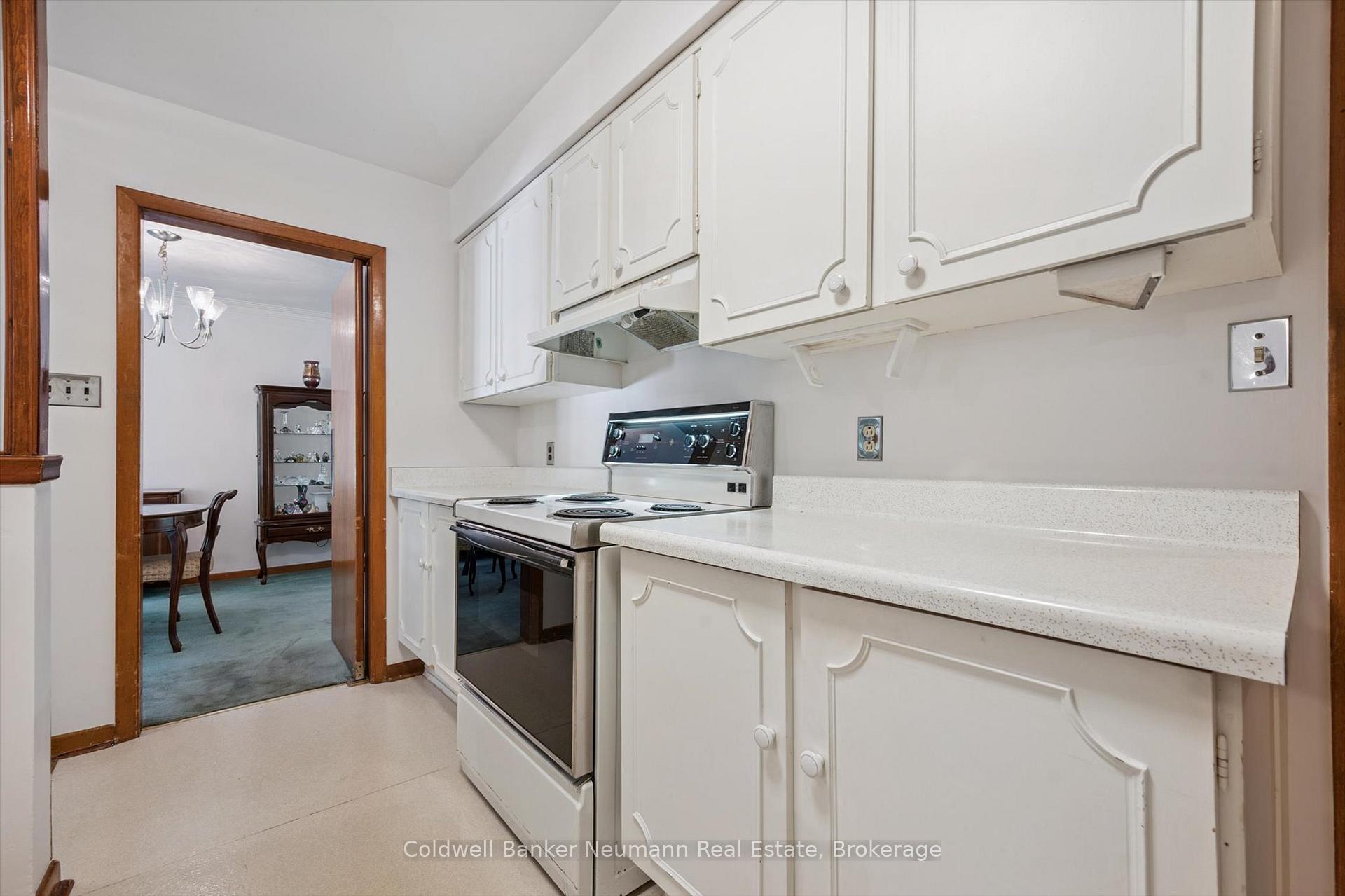 Photo 21 of 25 Oak Street, Guelph, Kortright West — HOMEH