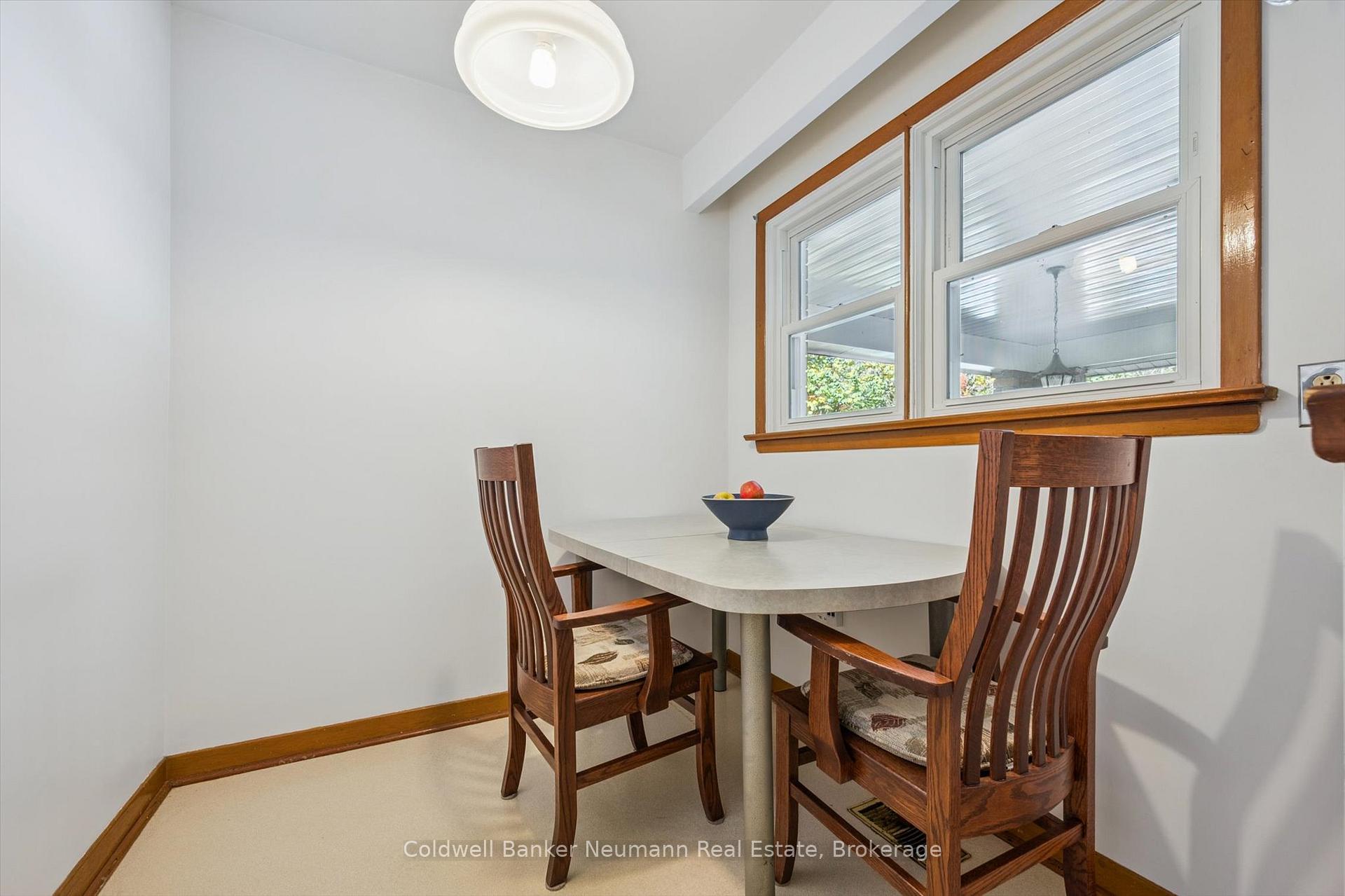 Photo 23 of 25 Oak Street, Guelph, Kortright West — HOMEH