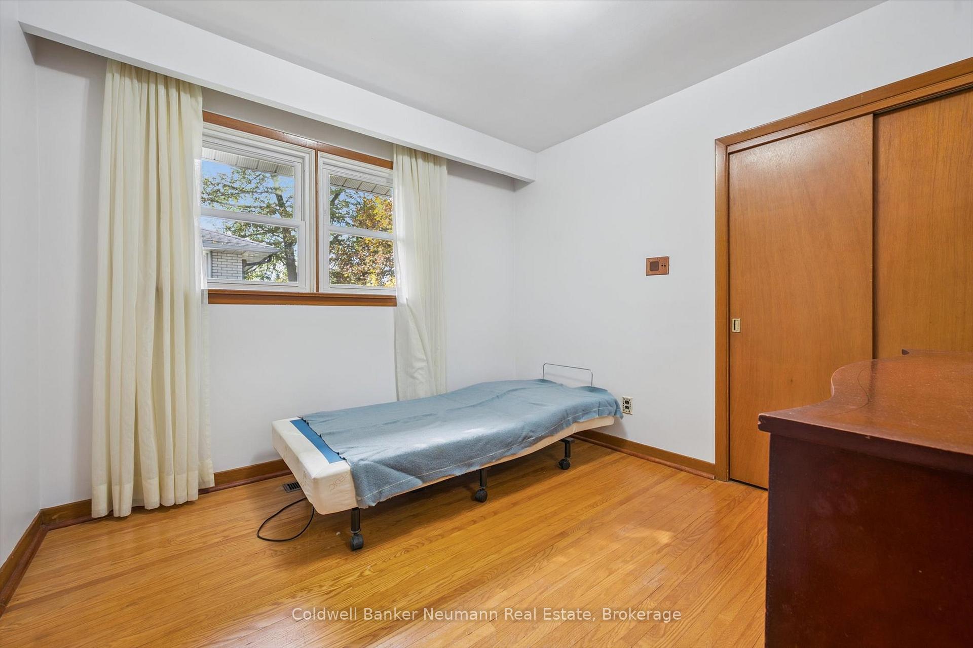 Photo 28 of 25 Oak Street, Guelph, Kortright West — HOMEH