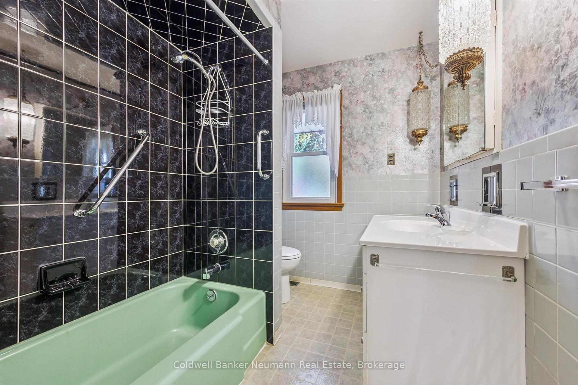 Photo 31 of 25 Oak Street, Guelph, Kortright West — HOMEH