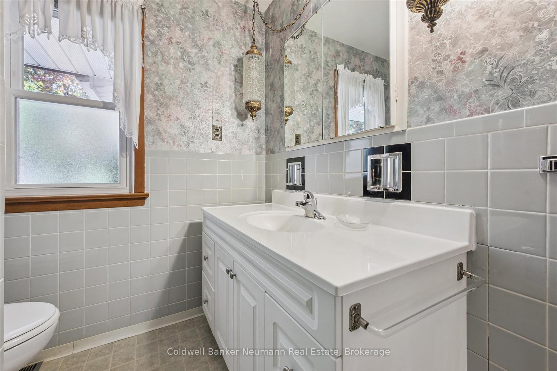 Photo 32 of 25 Oak Street, Guelph, Kortright West — HOMEH