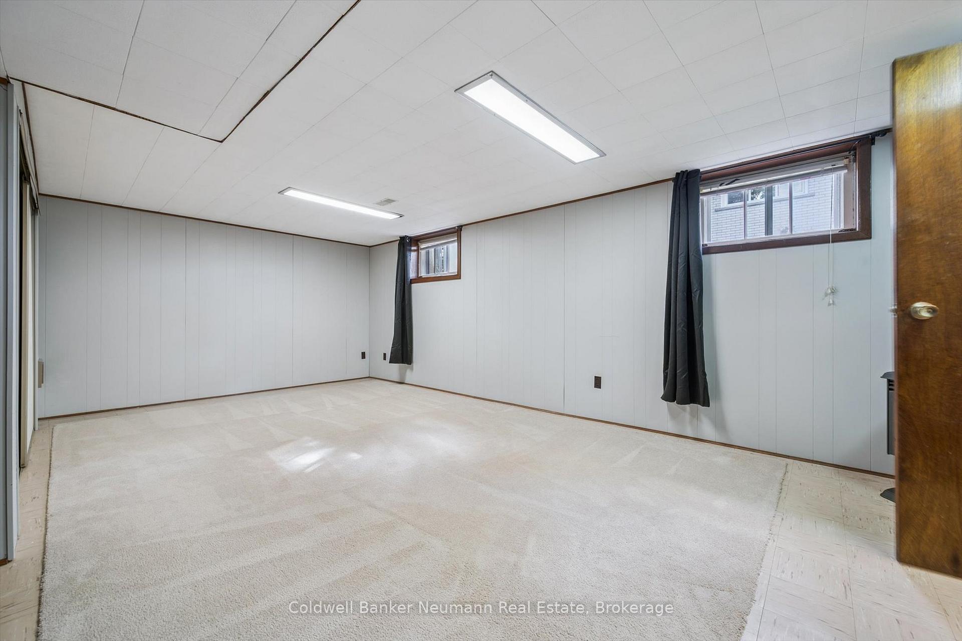 Photo 36 of 25 Oak Street, Guelph, Kortright West — HOMEH